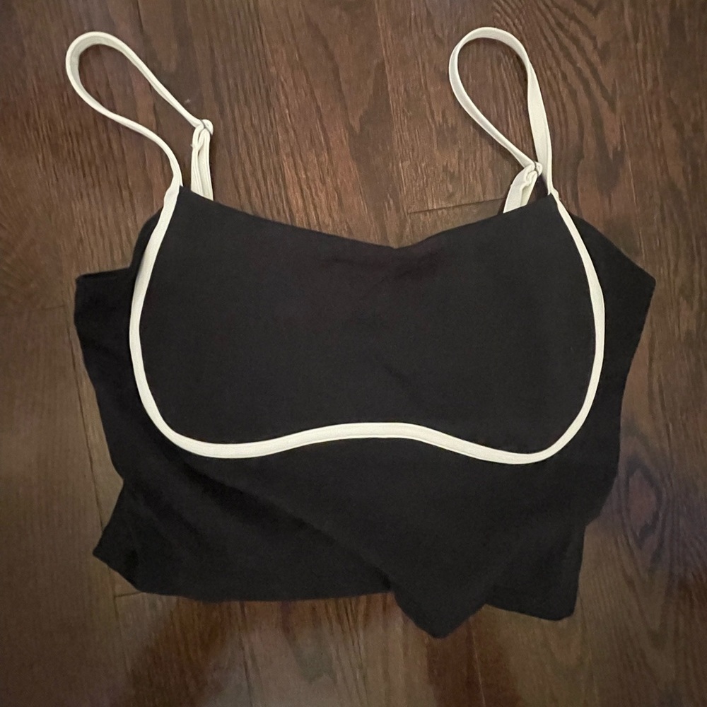 Hollister Gilly Hicks Black and White top - NWT - Picture 2 of 5